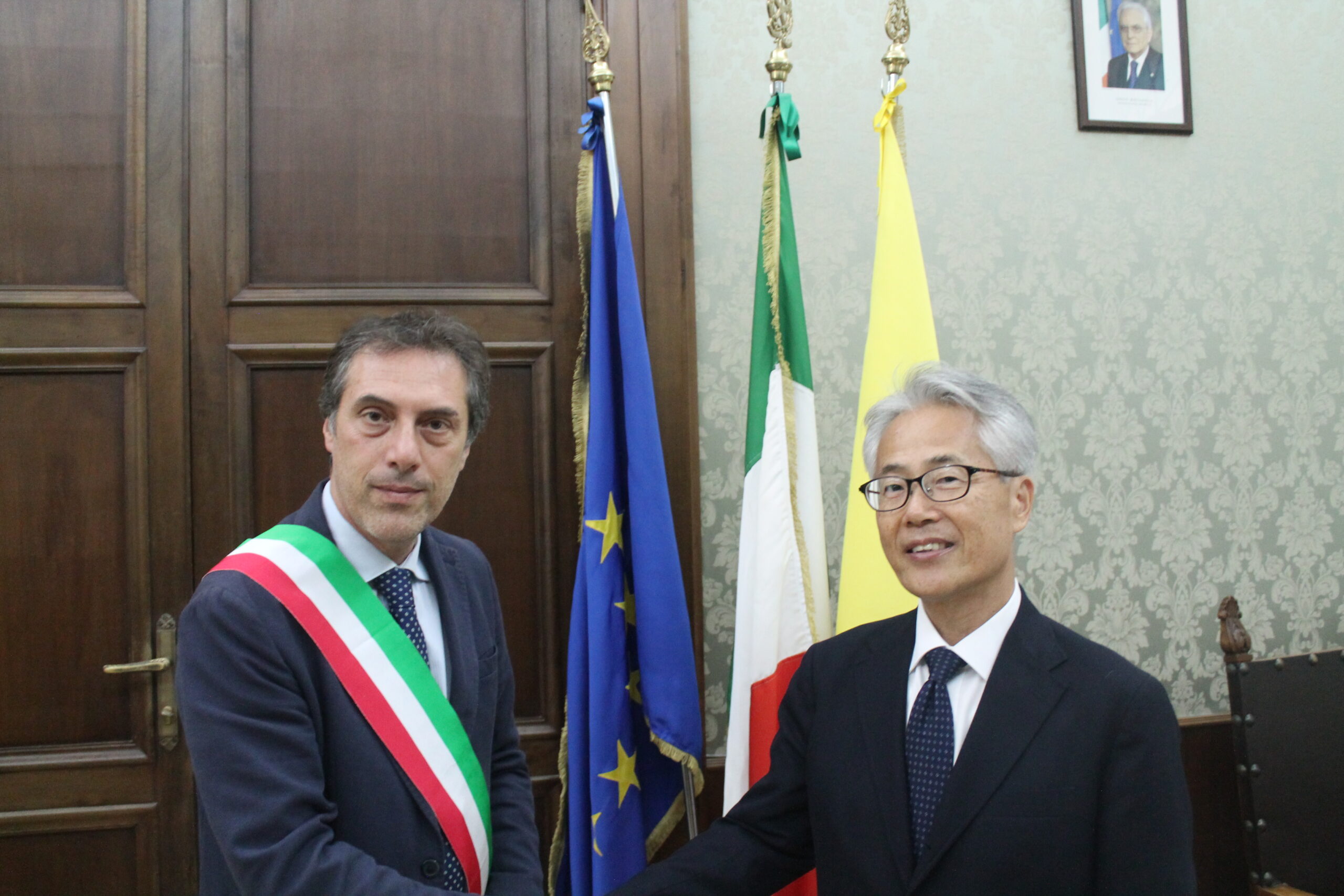 Il sindaco di Catanzaro, Nicola Fiorita, ha incontrato l'Ambasciatore del Giappone Suzuki Satoshi