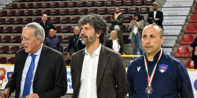 Eugenio Muzzì, Il Terzo A Destra