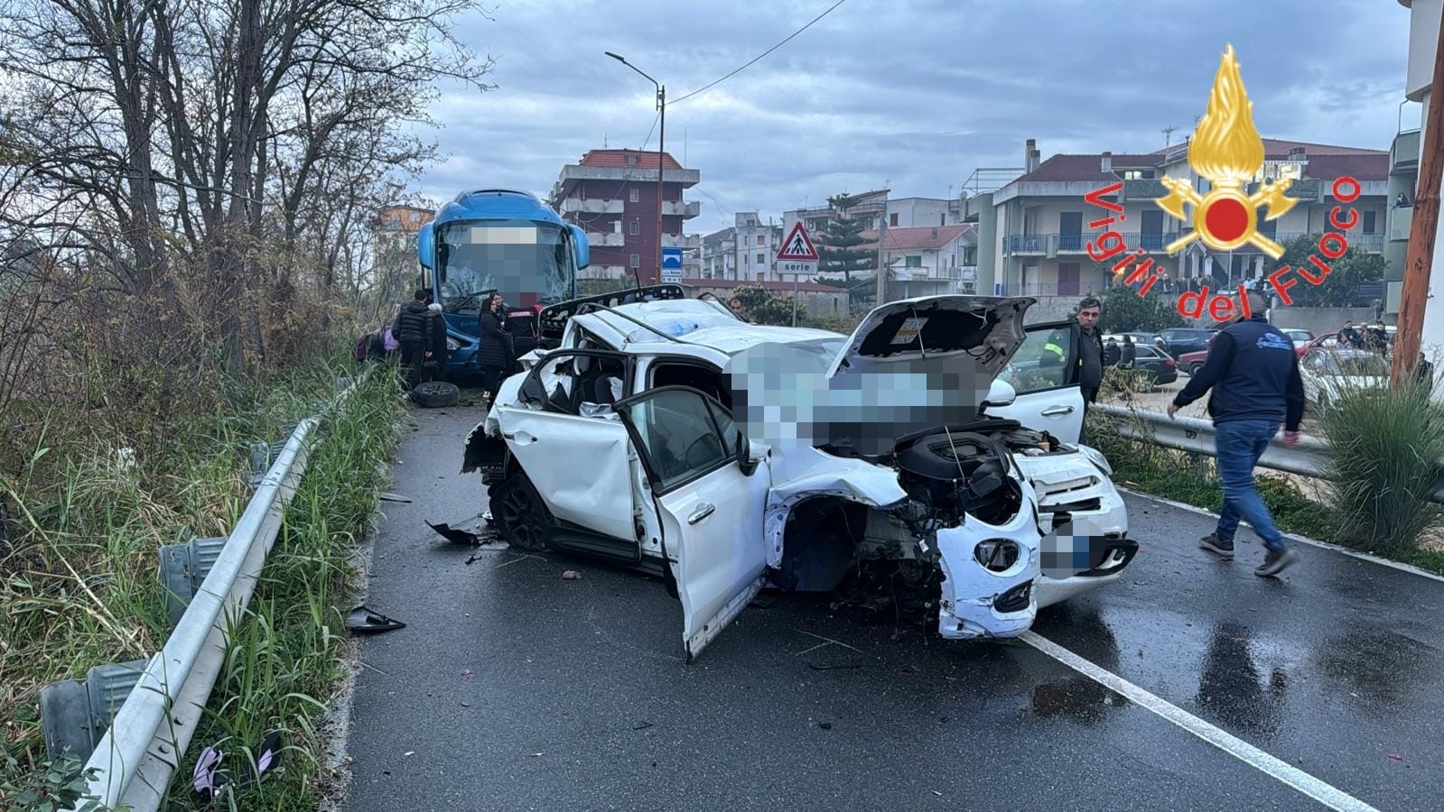 A Badolato incidente stradale tra un autobus e un’auto, un morto e alcuni feriti 3943fcf6 De73 4bab 8c07 420401eb78eb
