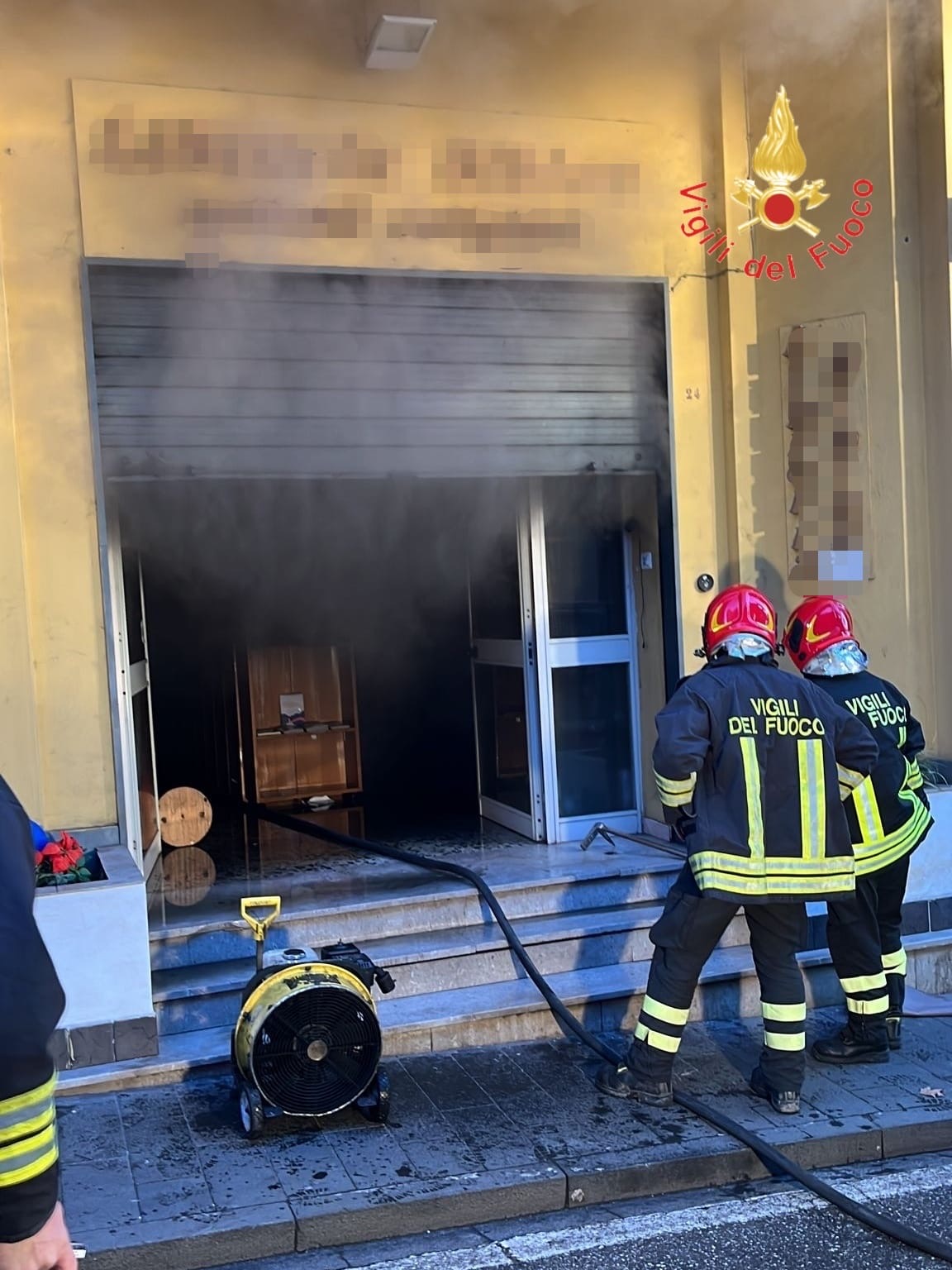 Lamezia Terme, incendio in libreria in via Carducci Lamezia Terme, incendio in libreria in via Carducci