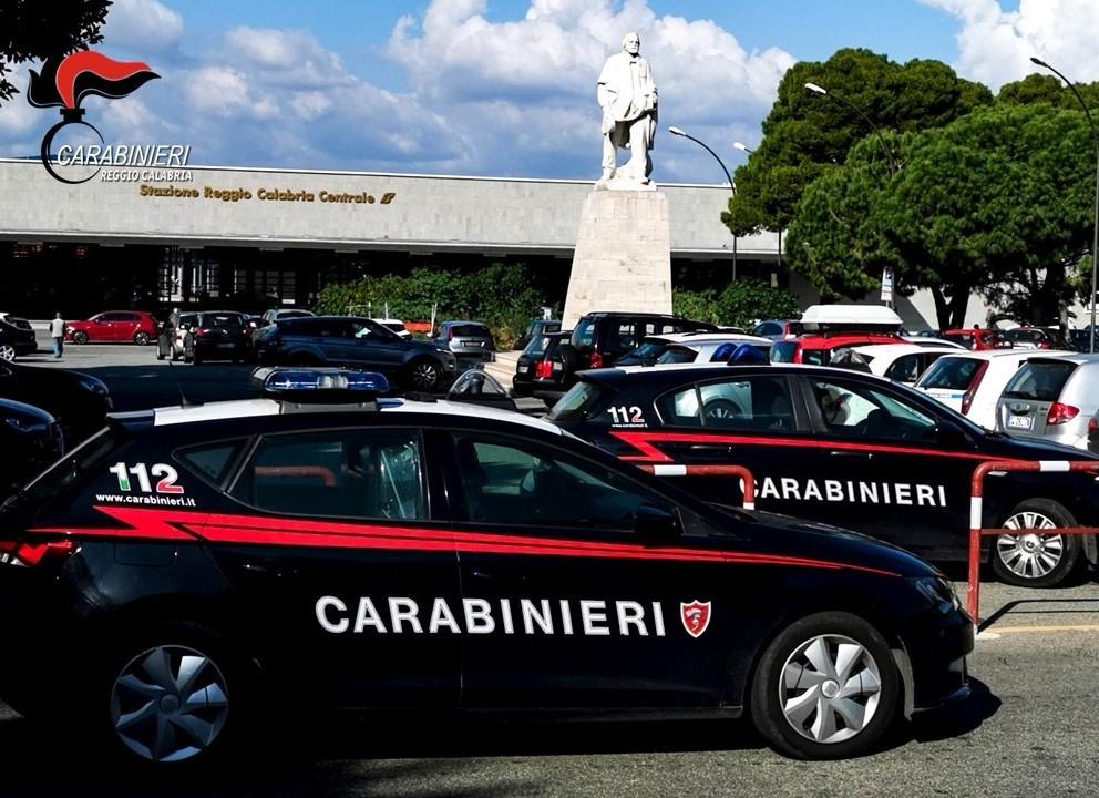 Reggio Calabria, tentano di truffare persona anziana, intervento dei carabinieri evita il peggio