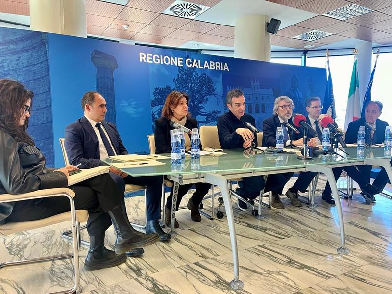 Occhiuto: “Tra concorsi e cubani nell’ultimo anno 500 medici in più negli ospedali calabresi”