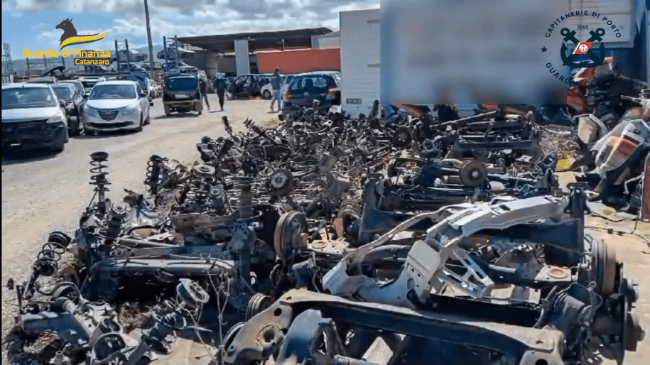 Crimini ambientali, nel lametino sequestrate discariche abusive, fabbricati industriali, autocarrozzeria e impianti di lavaggio