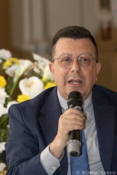 Presentato a Lamezia il libro “Le erbe di San Francesco”, strepitoso successo di pubblico