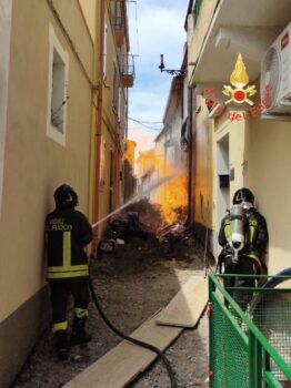 A Settingiano fuga di gas provoca incendio, danni esterni alle abitazioni