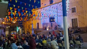 Lamezia, festa San Francesco di Paola: risate e riflessioni con "L'Amico dei Soldi" della compagnia “Vercillo”