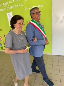 A Cassano la signora Rosetta di 100 anni è andata a votare con i figli e accompagnata dal sindaco