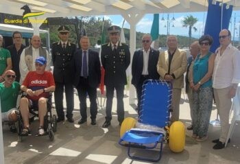 Lamezia, “gli ostacoli non esistono”, il Rotary Club dona speciale sedia a rotelle ad Associazione Fiamme Gialle Calabria