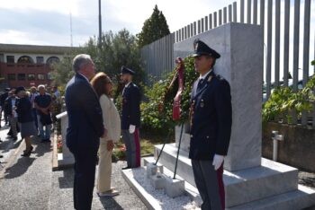 Catanzaro, cerimonia di dedica della Sala Operativa in memoria del Commissario Capo dott. Antonio Trotta e inaugurazione del Cippo marmoreo dedicato ai caduti della Polizia di Stato