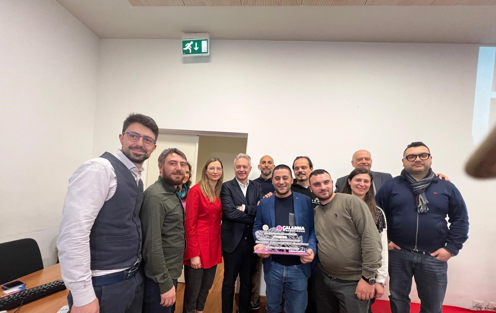 Gallo incontra i birrai calabresi e consegna pergamena a Iron Brewery