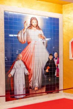 Rende, nella Chiesa di Gesù Misericordioso intronizzate le reliquie di San Giovanni Paolo II, Santa Faustina Kowalska, beato Michal Sopocko, San Massimiliano Maria Kolbe e Santa Caterina da Bologna