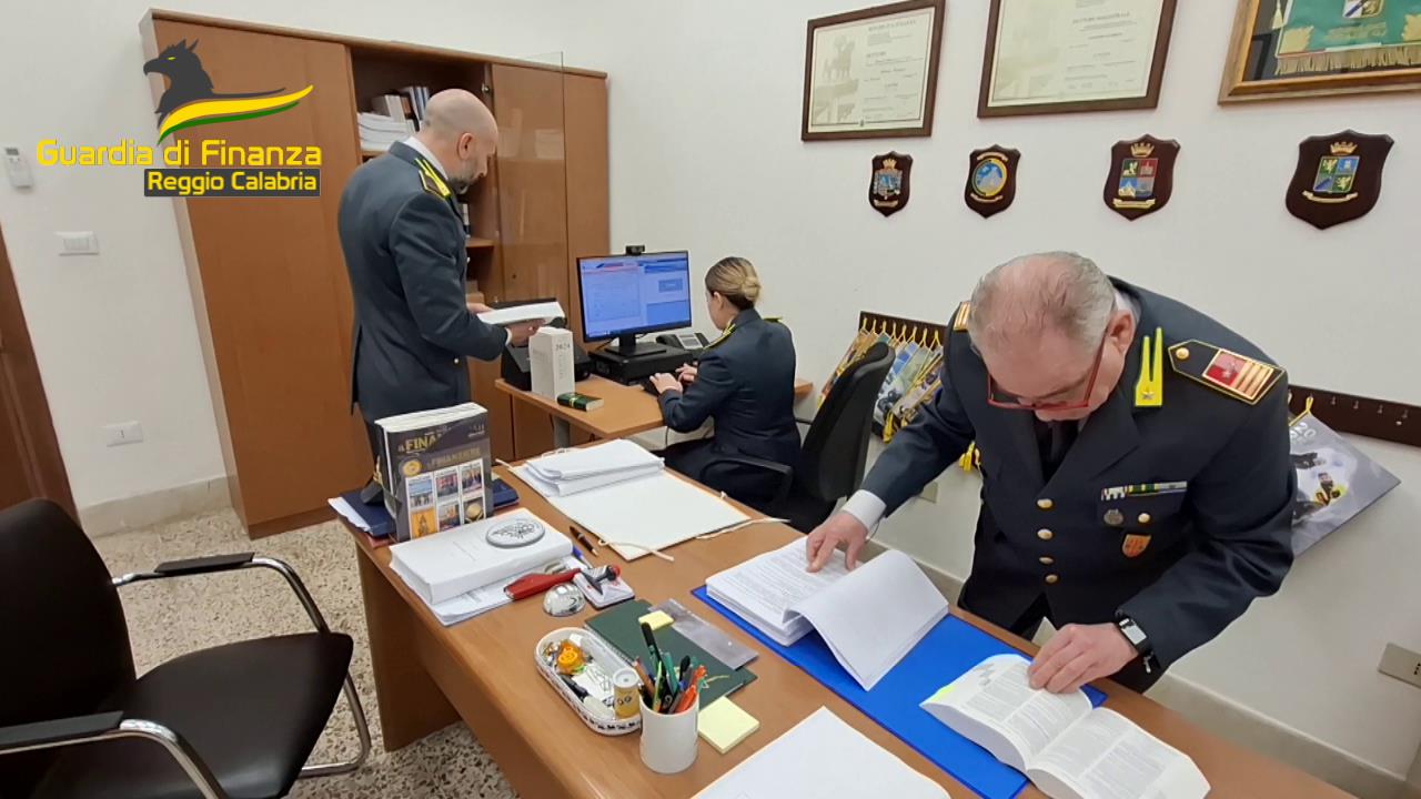 Gdf Reggio Calabria, scoperta ingente truffa ai danni dell'Inps, sequestrati 350mila euro