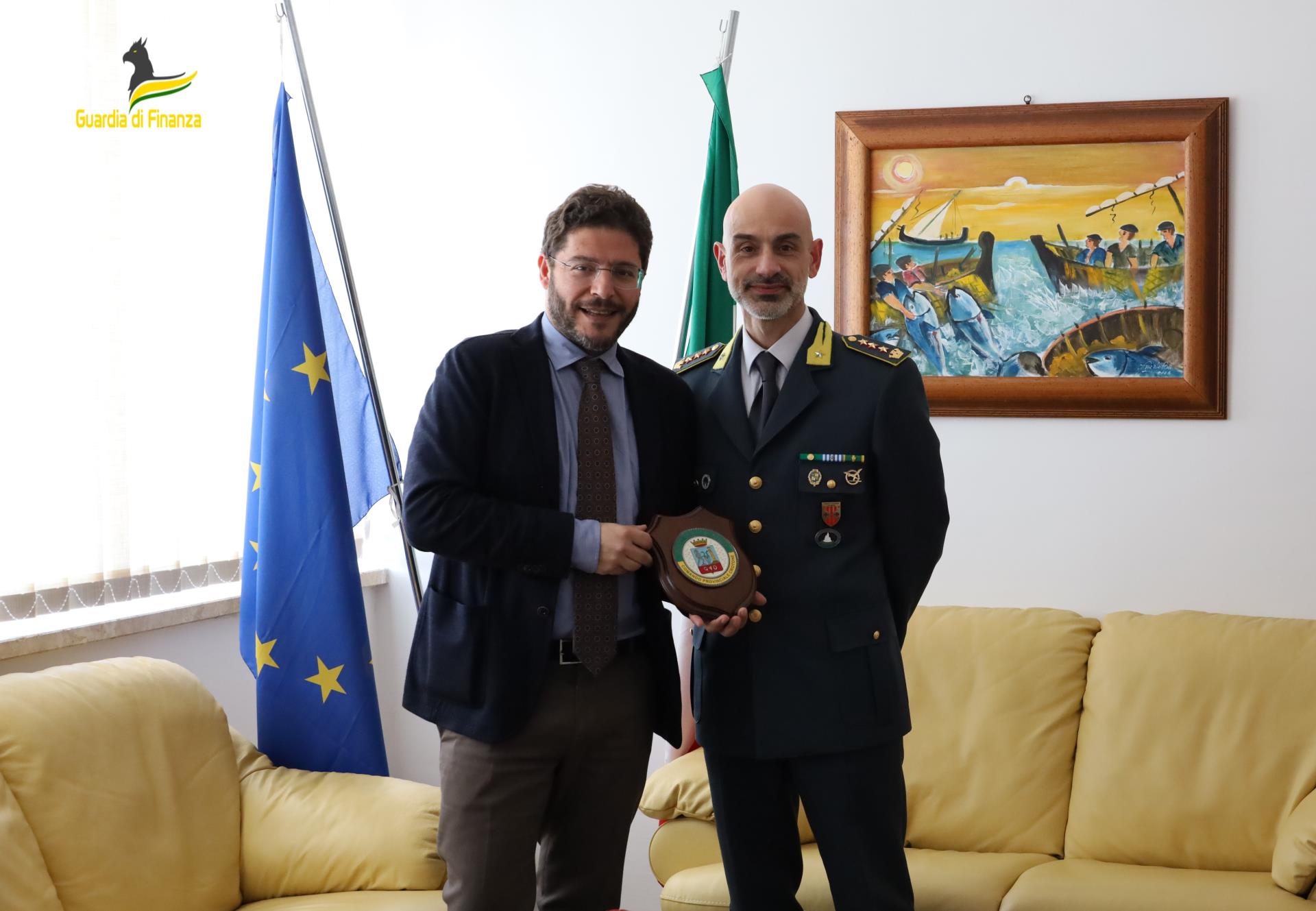 Crotone, il Procuratore Capo della Repubblica, Domenico Guarascio, ha visitato il Comando Provinciale della Guardia di Finanza