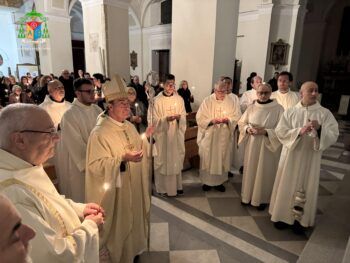 Lamezia, Veglia Pasquale, mons. Parisi: “La vita possa trionfare sempre”