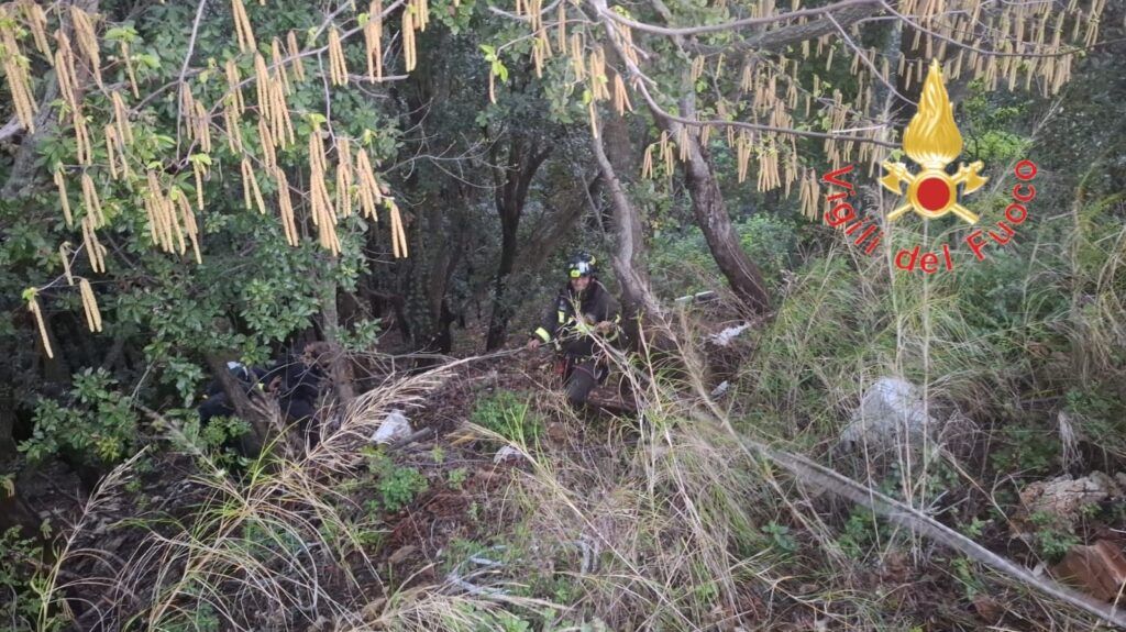 Lamezia, coppia di coniugi escursionisti si perde a Caronte, ritrovati dai Vigili del Fuoco