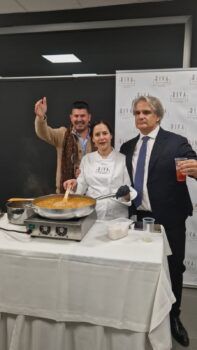 una esperienza tutta da vivere grazie alla partnership con il Riva Restaurant Lounge Bar che con lo showcooking live ha letteralmente sedotto i presenti con dei gustosi piatti preparati dalla chef Francesca Mannis