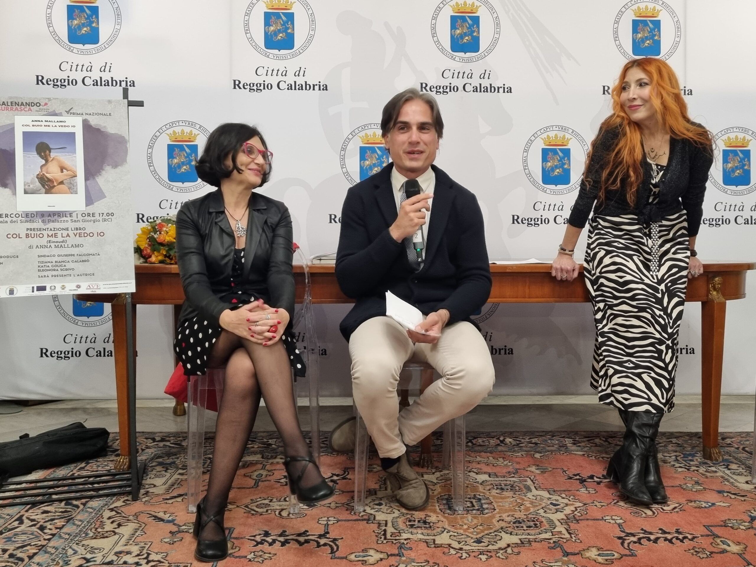 Reggio Calabria, a palazzo San Giorgio presentato “Col buio me la vedo io” di Anna Mallamo. Falcomatà: «Orgogliosi di avere una concittadina che, con la sua arte, sta portando avanti la tradizione delle belle lettere e della narrazione in modo originale e profondo»