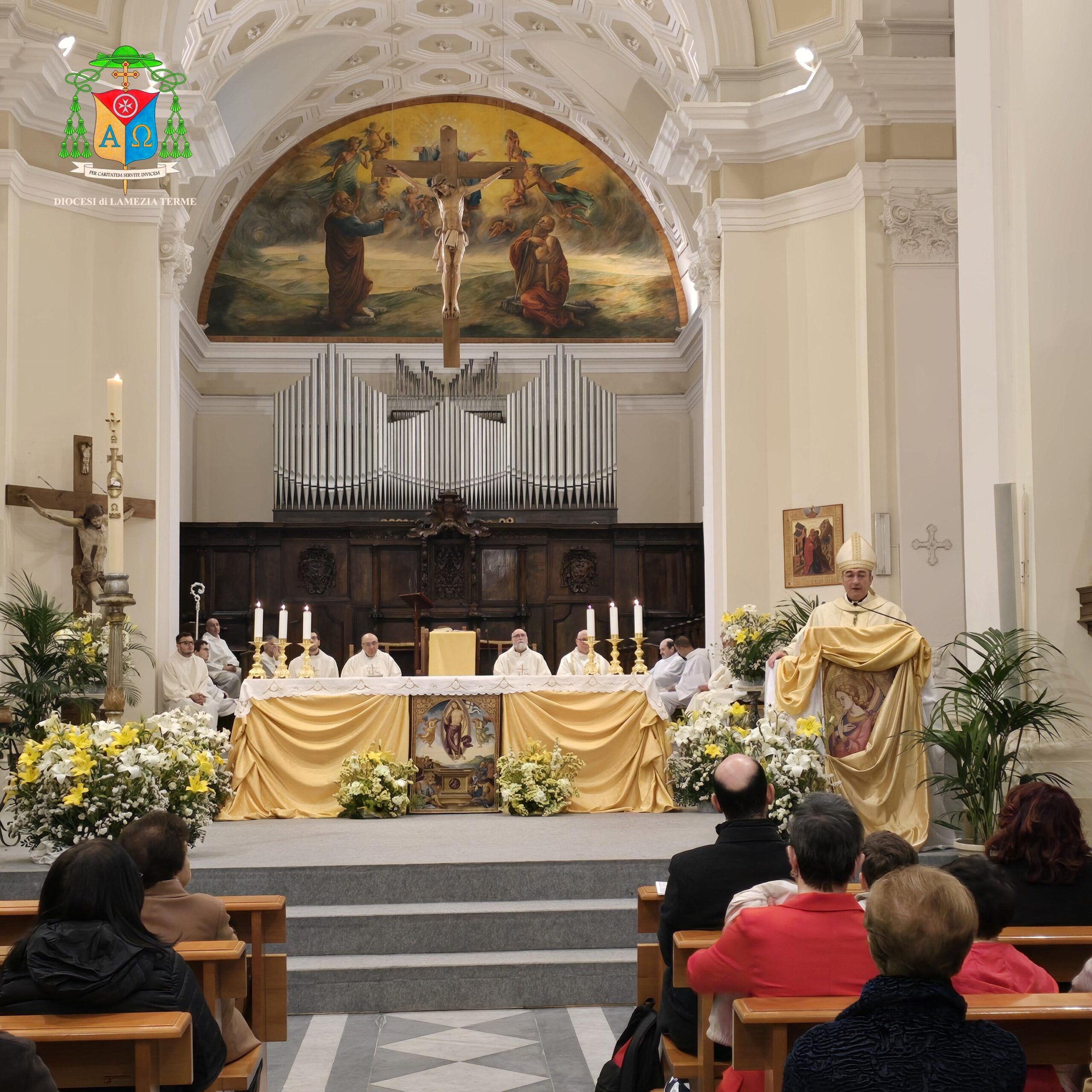 Lamezia, vescovo Parisi celebra pontificale del giorno di Pasqua: “Il Signore vuole liberare le nostre tombe e dare vita per sempre”