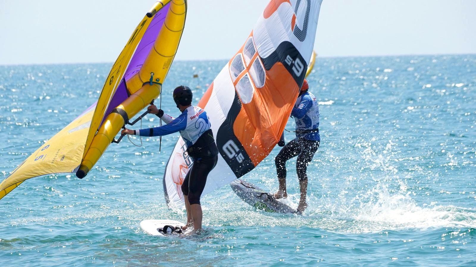 Gizzeria, clima estivo e grandi prestazioni in mare: la seconda giornata del Campionato Italiano di Wing Foilvede De Amicis difendere il podio