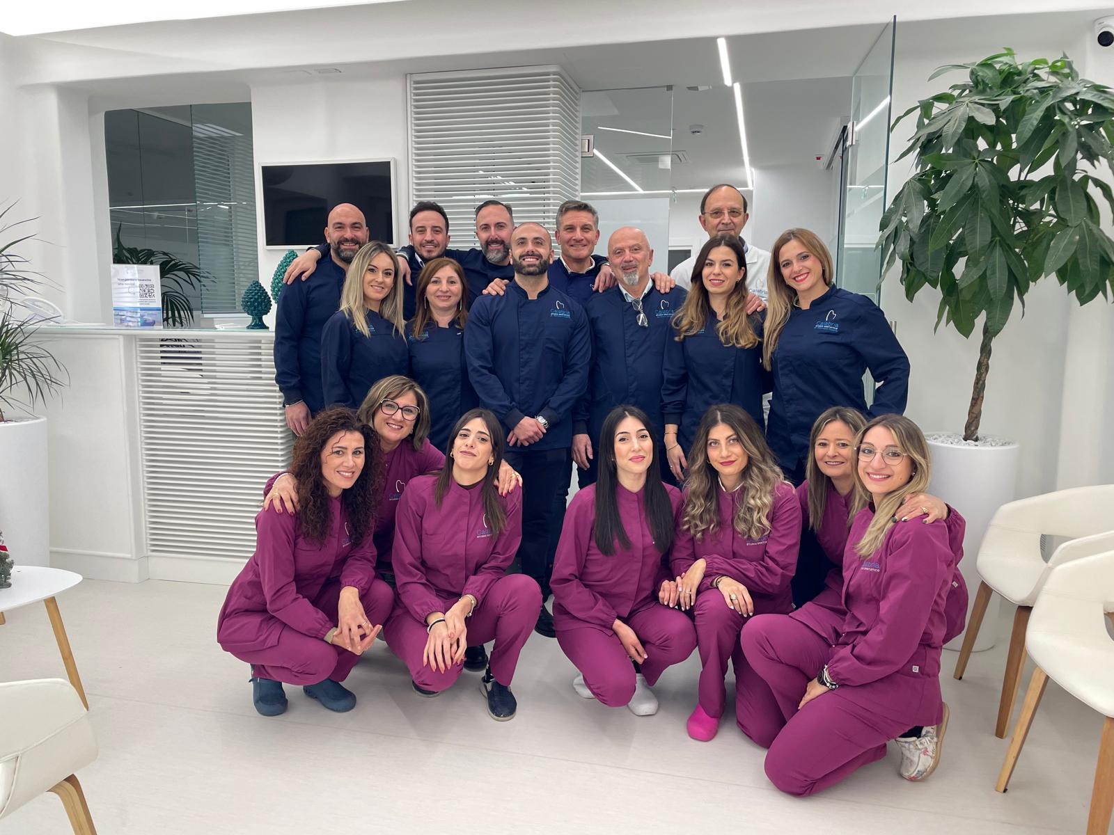 Lamezia, Chirurgia Implantare Dentale: la rivoluzione degli Impianti minimante invasivi tra i più piccoli al mondo brevettata dal dottor Ennio Calabria