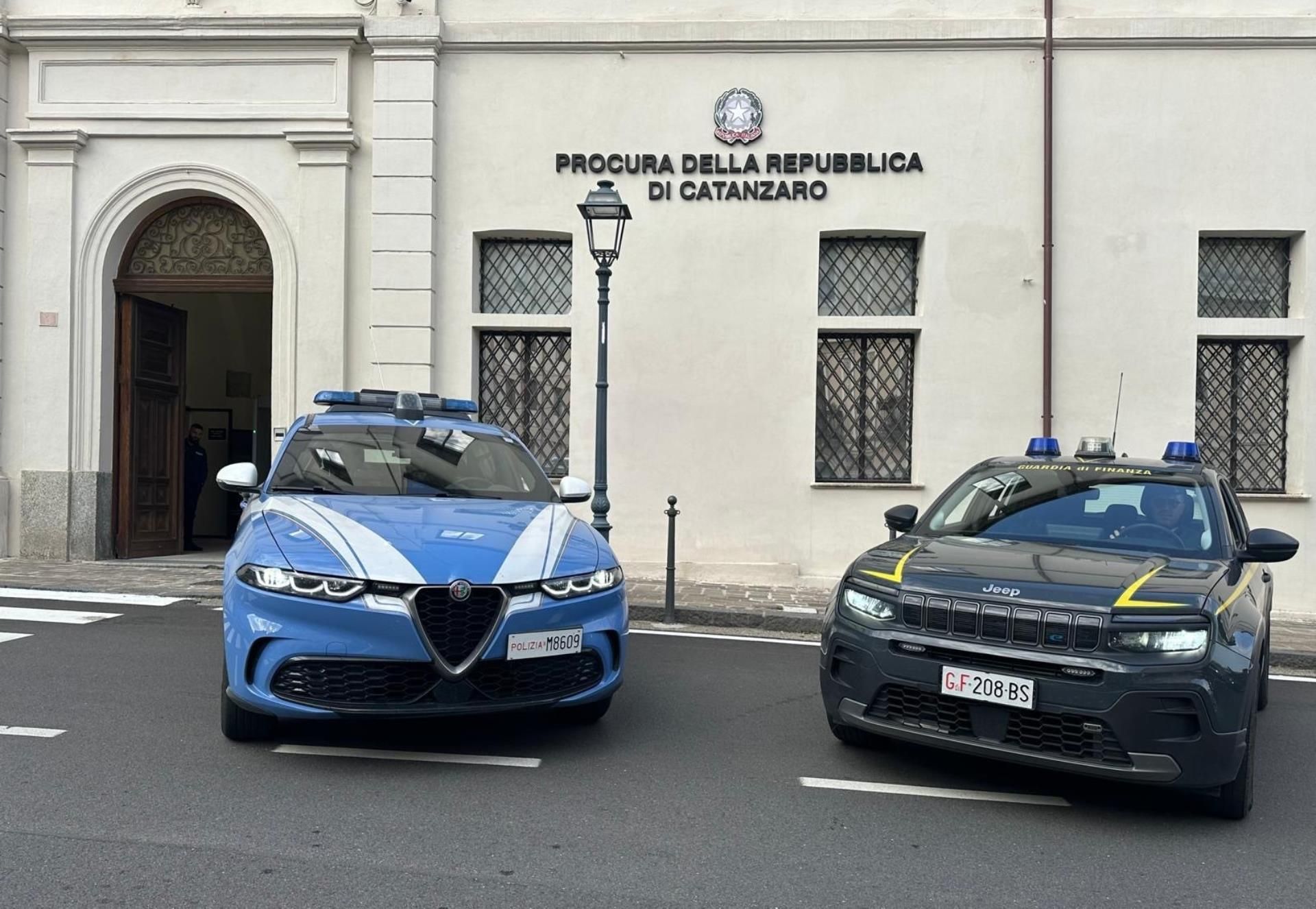 Abusivismo finanziario, ai domiciliari due broker