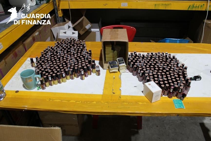 Sequestrati oltre 56mila prodotti cosmetici gravemente dannosi per la salute, 6 denunce