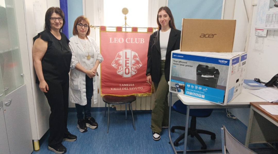 Donazione del Leo Club Lamezia VdS al reparto di oncologia dell'ospedale