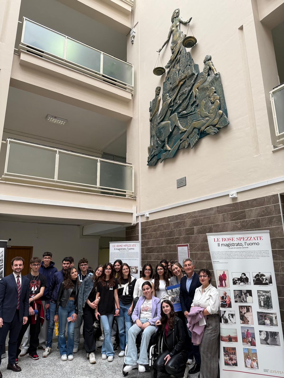 Il Polo Liceale Campanella-Fiorentino di Lamezia Terme, celebra il “Giorno della memoria dedicato alle vittime del terrorismo e delle stragi”