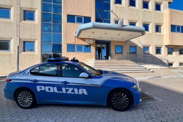 Tre casi di violenza domestica scoperti a Lamezia: intervento della Polizia e misure cautelari