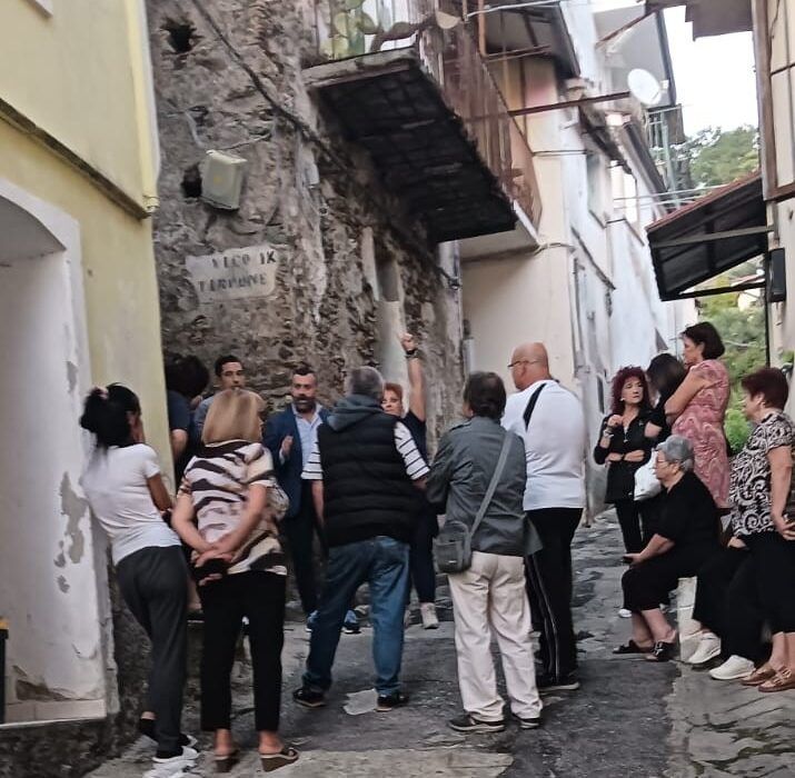Lamezia, rione Timpone, sopralluogo e assemblea con i cittadini: «La gente si sente abbandonata. FN pronto a presentare mozione»