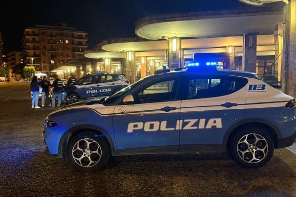 Cosenza, maxi controllo in Piazza delle Province: 240 persone identificate, 110 auto controllate e 5 sanzioni