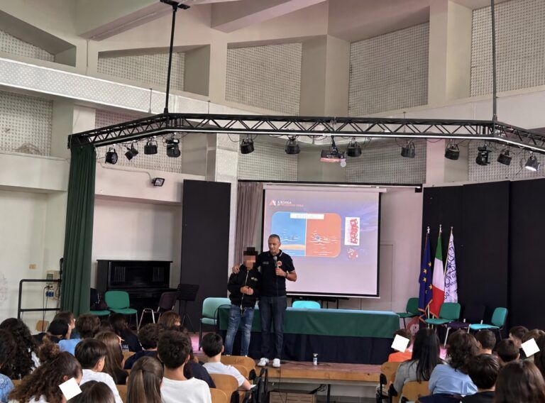 Protezione civile a scuola: gli studenti del Perri Pitagora Don Milani imparano a riconoscere i rischi e salvare vite
