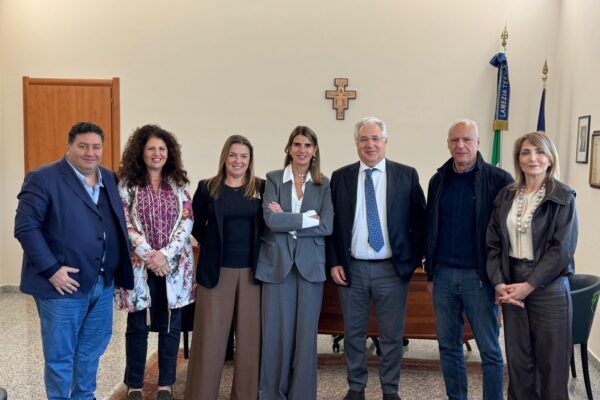 Integrazione sociosanitaria e risposta ai bisogni del cittadino: firmato a Lamezia Terme l’Accordo Interistituzionale tra Comune Capofila e ASP di Catanzaro