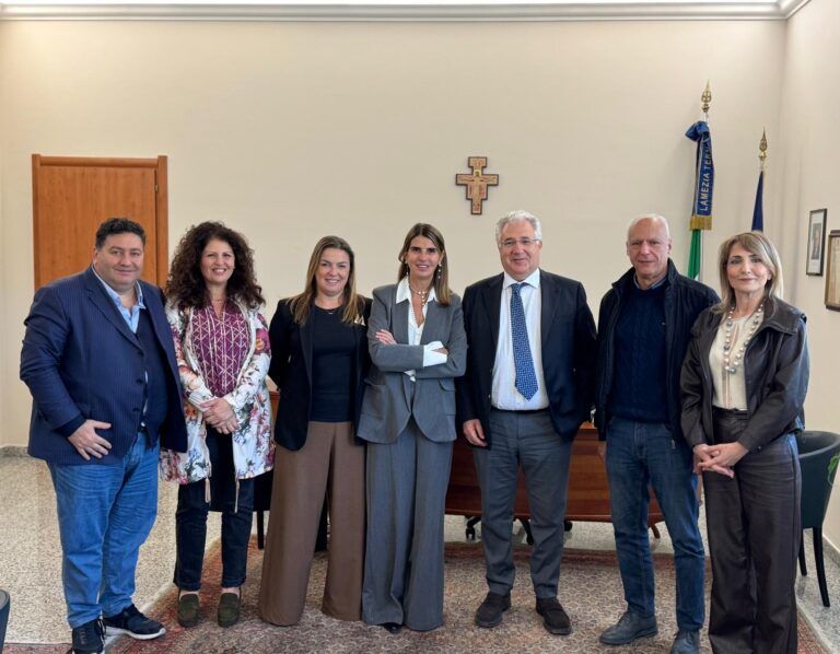 Integrazione sociosanitaria e risposta ai bisogni del cittadino: firmato a Lamezia Terme l’Accordo Interistituzionale tra Comune Capofila e ASP di Catanzaro