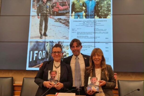 Presentato in Senato il libro del colonnello Calcagni “Mai arrendersi”: una storia di resilienza per dar voce a chi non ne ha. Iniziativa promossa dalla senatrice Tilde Minasi