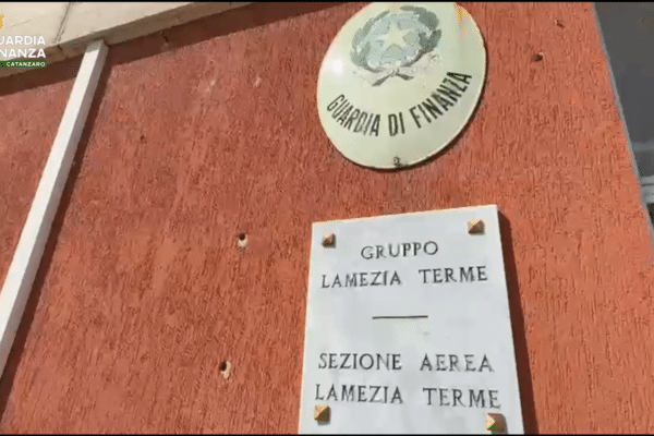 Lamezia, sequestrati beni per circa 800.000 euro a un affiliato della cosca locale: tre terreni, una villa e tre imprese